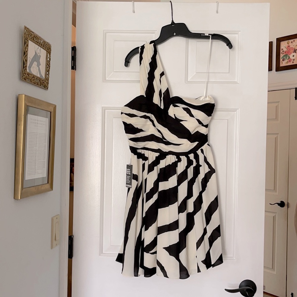 Beautiful Express Dress, new with tags